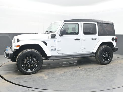 Used 2023 Jeep Wrangler Sahara w/ Cold Weather Group image 5
