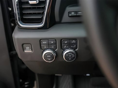 Used 2024 GMC Sierra 3500 Denali w/ Denali Reserve Package image 18