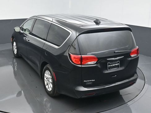 Used 2017 Chrysler Pacifica Touring image 18