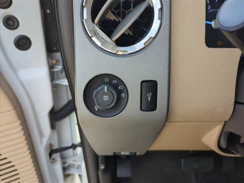 Used 2011 Ford F250 Lariat w/ Lariat Interior Pkg AWD/4WD image 12