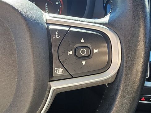 Used 2020 Volvo S60 T5 Momentum image 13