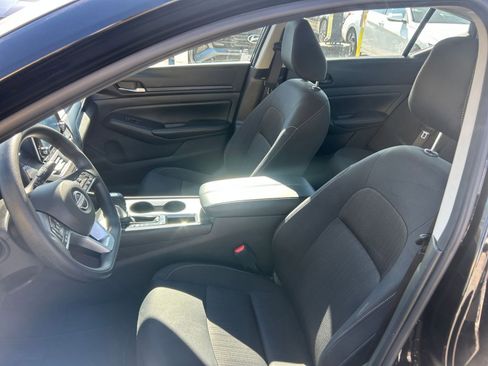 Used 2025 Nissan Altima 2.5 SV image 35