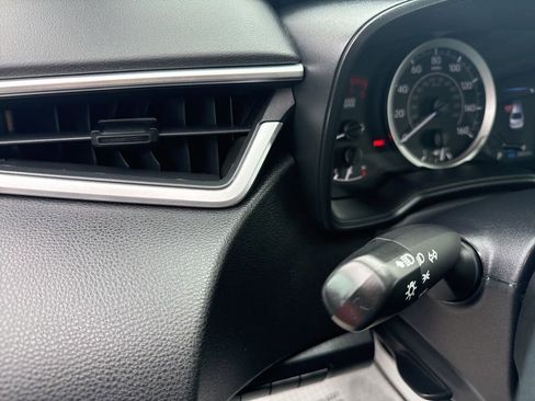 Used 2022 Toyota Corolla LE image 25