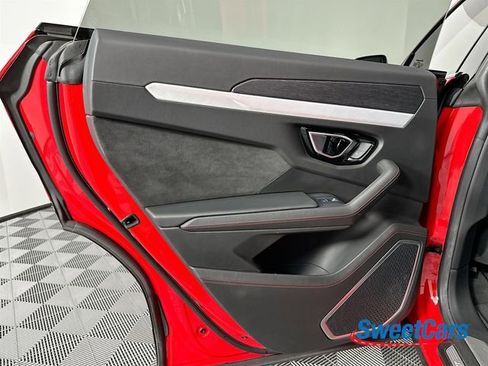 Used 2020 Lamborghini Urus image 44