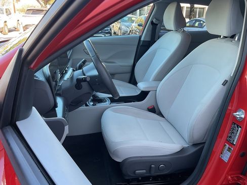 Used 2025 Hyundai Kona SEL image 14