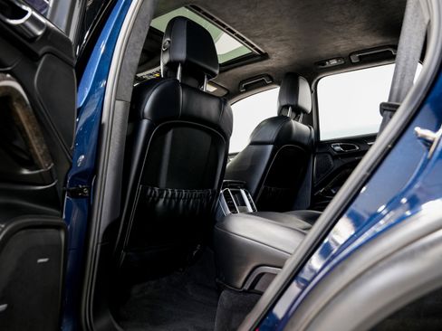 Used 2012 Porsche Cayenne Turbo image 34