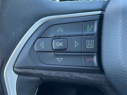 Certified 2023 Jeep Grand Cherokee Limited w/ Black Appearance Package image 21