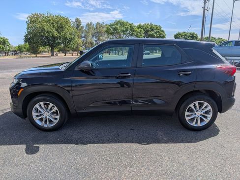 Used 2021 Chevrolet TrailBlazer LS FWD image 2