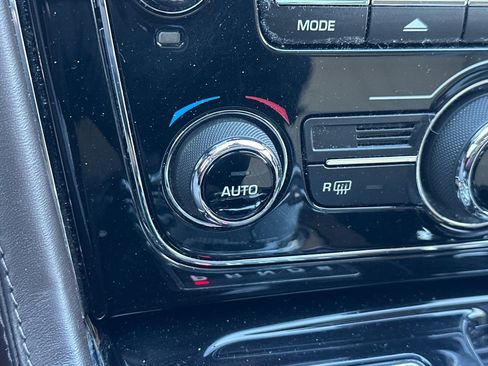 Used 2015 Jaguar XJ L Portfolio image 29