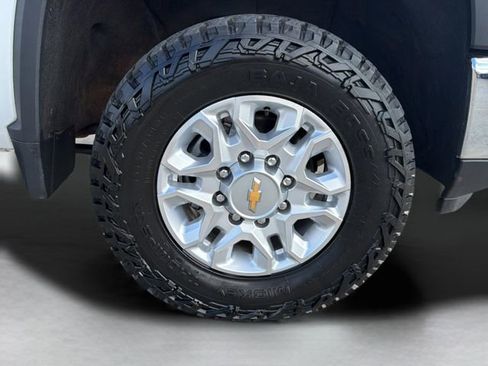 Used 2024 Chevrolet Silverado 2500 LT image 9