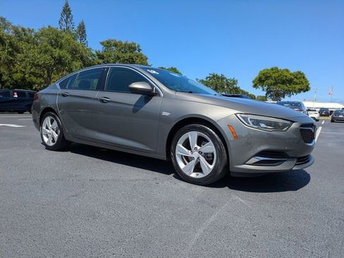 Used 2018 Buick Regal Preferred w/ Driver Confidence Package #1 FWD image 2