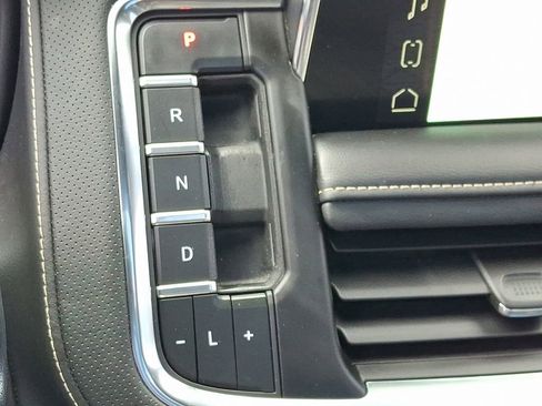 Used 2023 GMC Yukon SLT image 18