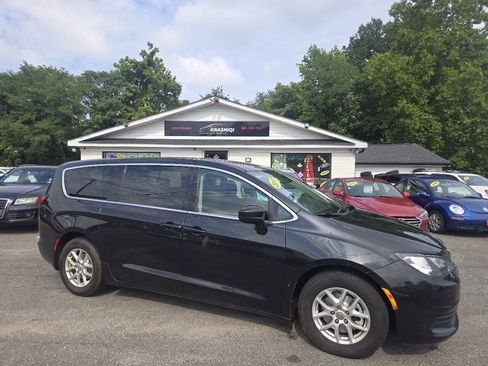 Used 2017 Chrysler Pacifica LX FWD image 5