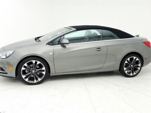 Used 2019 Buick Cascada Premium image 2
