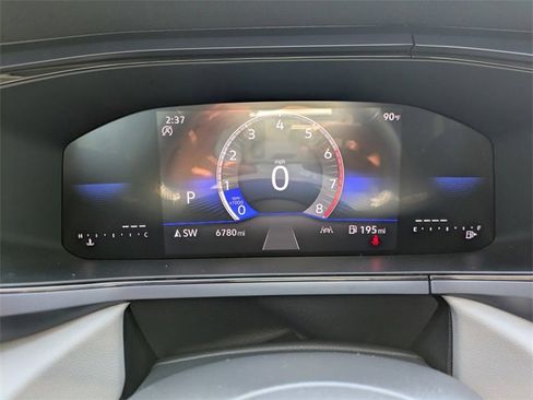 Used 2024 Volkswagen Taos SE image 27