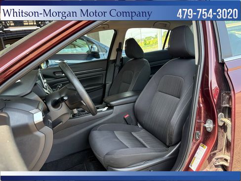 Used 2025 Nissan Altima 2.5 SV FWD image 9