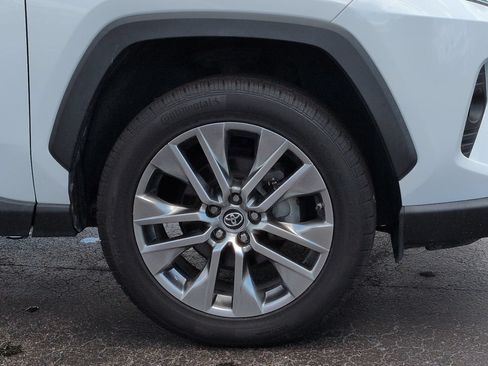 Used 2019 Toyota RAV4 XLE Premium FWD image 11