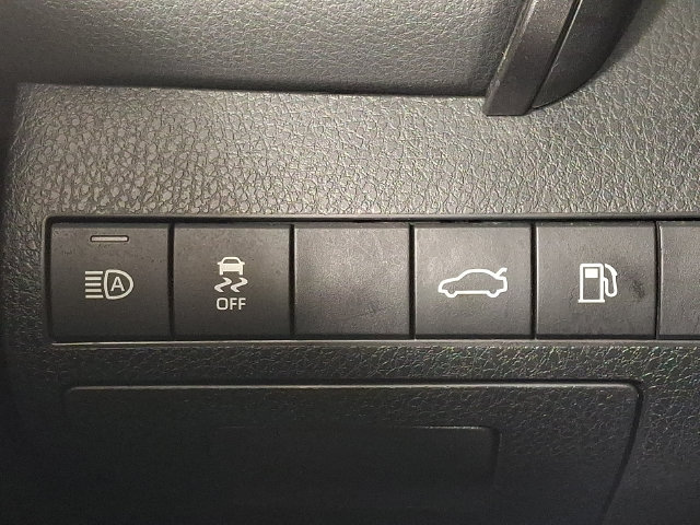 Used 2018 Toyota Camry SE FWD image 23