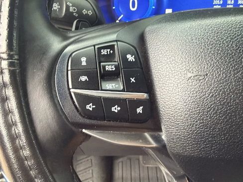 Used 2020 Ford Explorer Platinum w/ Premium Technology Package AWD/4WD image 39