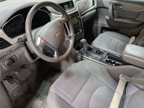 Used 2017 Chevrolet Traverse LT image 11