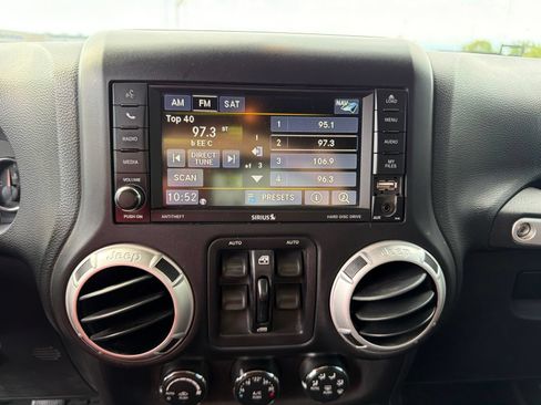 Used 2014 Jeep Wrangler Unlimited Sahara w/ Dual Top Group AWD/4WD image 15