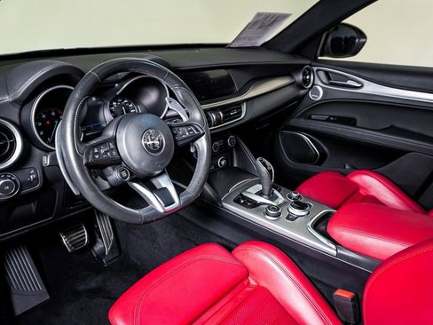 Used 2023 Alfa Romeo Stelvio Veloce image 19