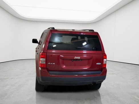 Used 2016 Jeep Patriot Latitude AWD/4WD image 9