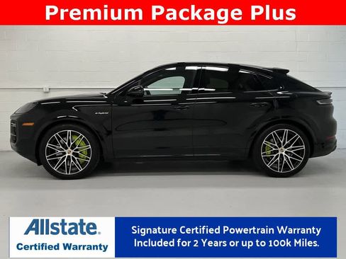 Used 2024 Porsche Cayenne Turbo image 3