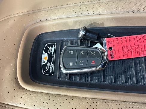 Used 2018 Cadillac Escalade Platinum image 40