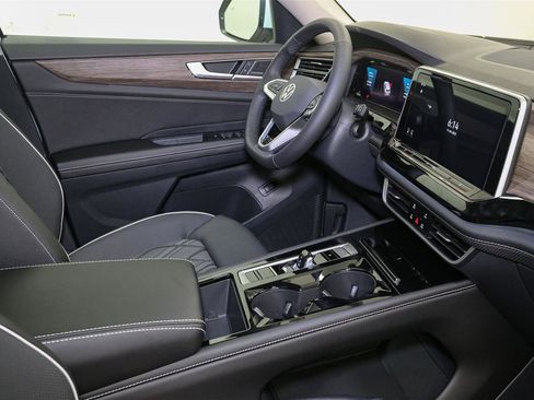New 2026 Volkswagen Atlas SEL Premium R-Line AWD/4WD image 17