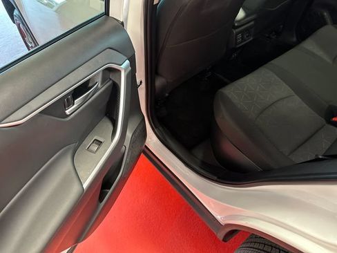 Used 2025 Toyota RAV4 XLE AWD/4WD image 13