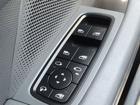 Used 2022 Porsche Taycan image 36