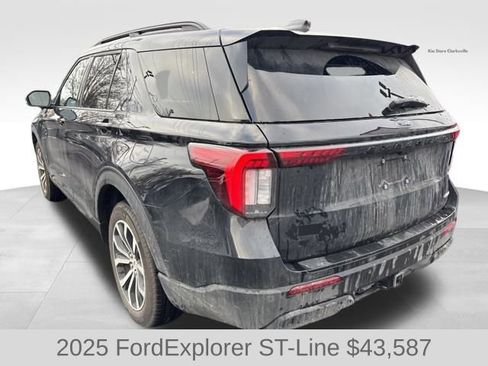 Used 2025 Ford Explorer ST-Line image 6