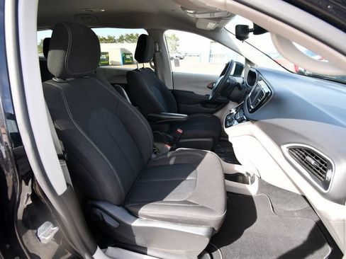 Used 2024 Chrysler Voyager LX FWD image 18