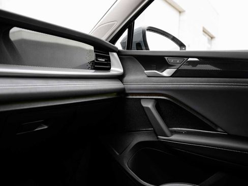 New 2026 Volkswagen Tiguan SE image 35