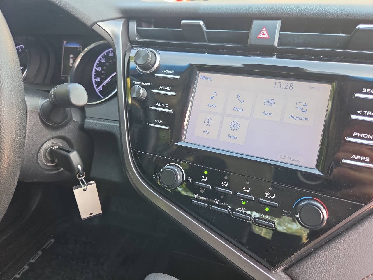 Used 2019 Toyota Camry LE FWD image 29