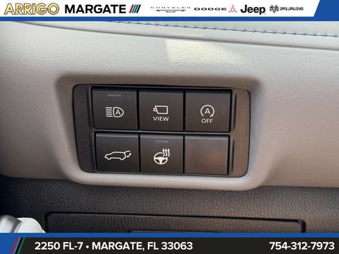 Used 2024 Toyota Highlander Platinum FWD image 38
