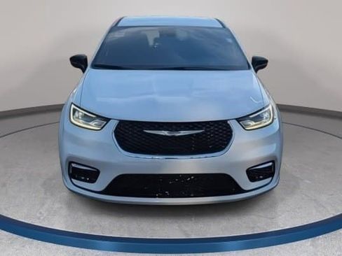 New 2026 Chrysler Pacifica Select image 2