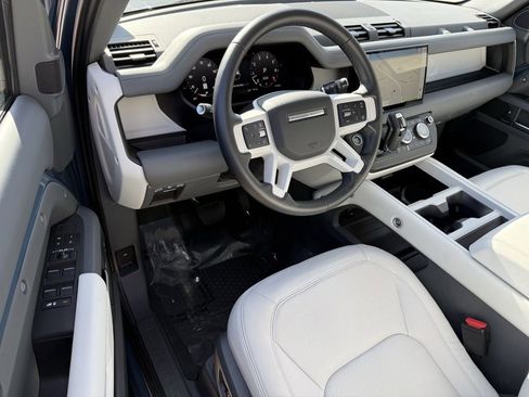 Used 2025 Land Rover Defender 110 X-Dynamic SE image 17