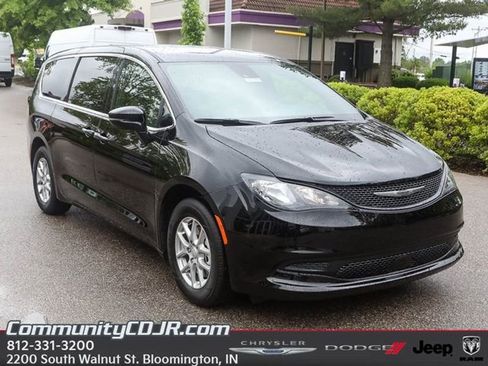 New 2025 Chrysler Voyager LX FWD image 9
