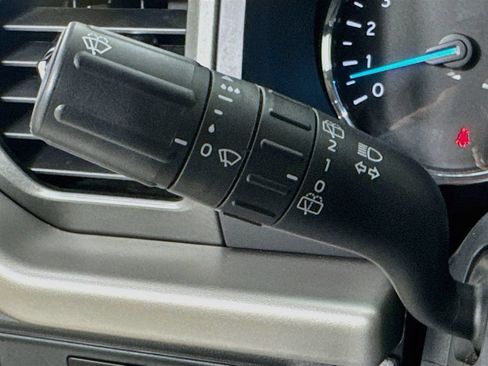 Used 2024 Ford Expedition XLT AWD/4WD image 12