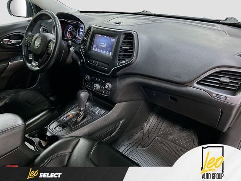 Used 2019 Jeep Cherokee Latitude Plus w/ Comfort/Convenience Group image 29