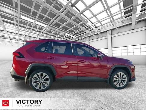 Used 2021 Toyota RAV4 XLE Premium image 2