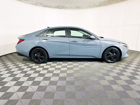 Used 2023 Hyundai Elantra SEL FWD image 2