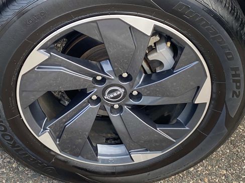 Used 2024 Nissan Rogue SV image 29