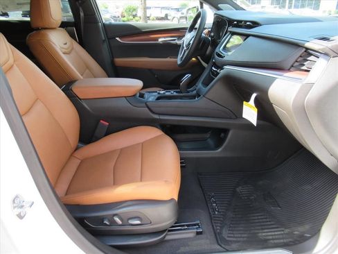 New 2026 Cadillac XT5 Premium Luxury w/ Driver Assist Package FWD image 9