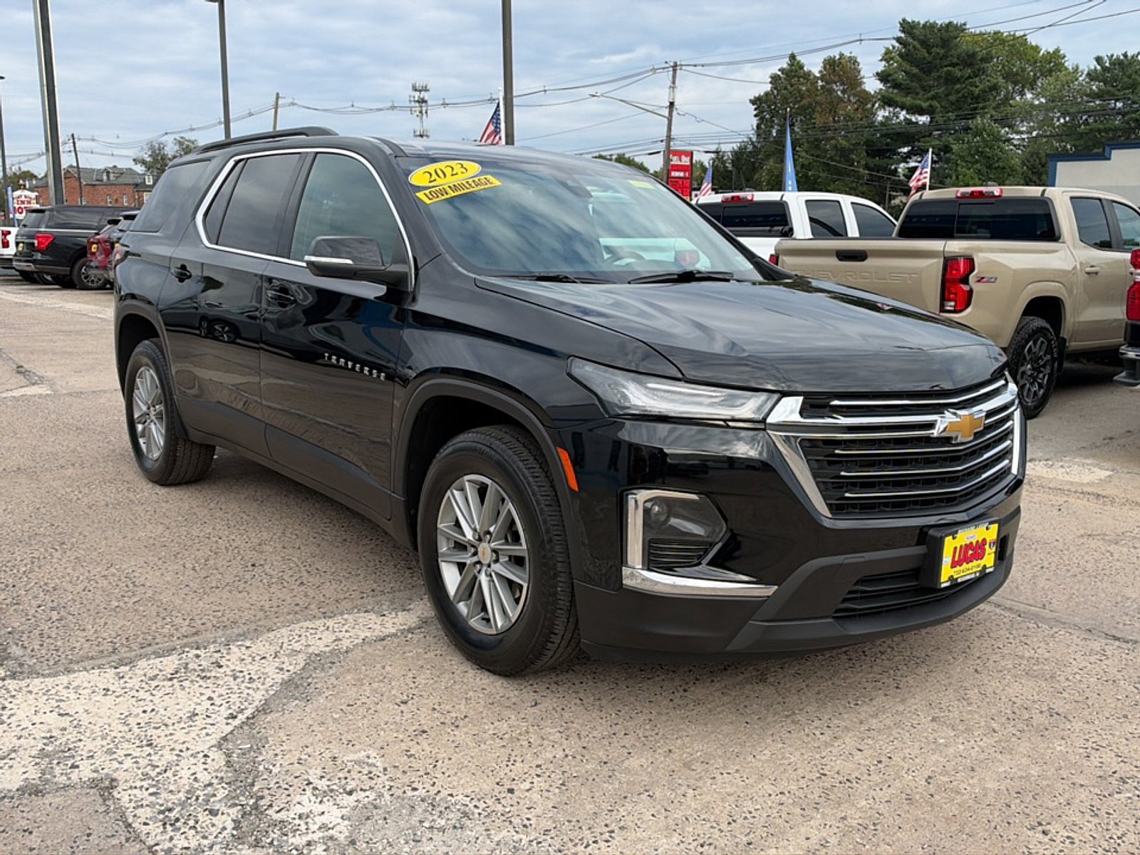 Used 2023 Chevrolet Traverse LT FWD image 4