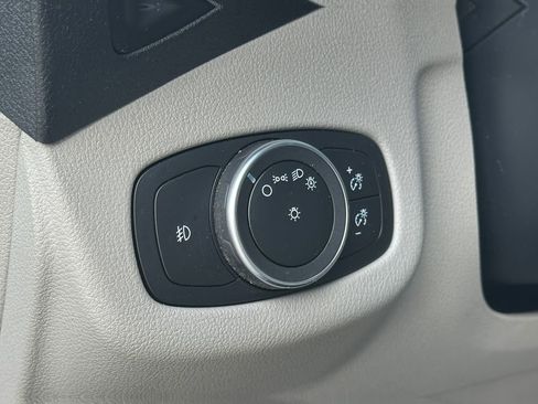 Used 2023 Ford Transit Connect XLT image 18