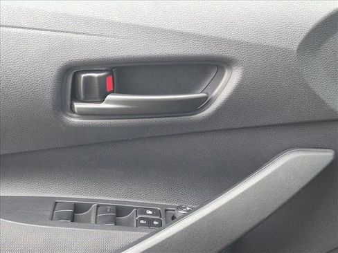 Used 2025 Toyota Corolla LE FWD image 9