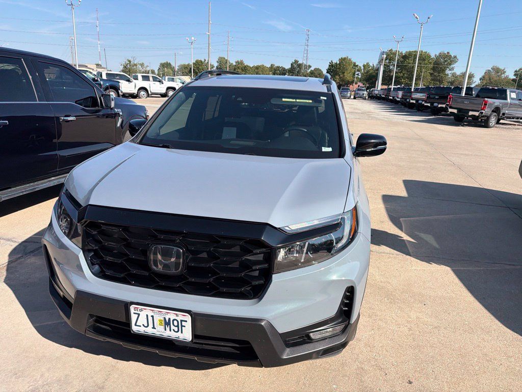 Used 2022 Honda Passport Elite image 2